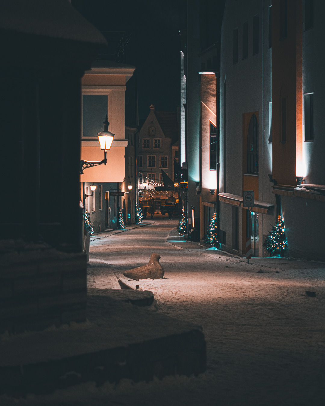 Tallinn old town alleyway at night